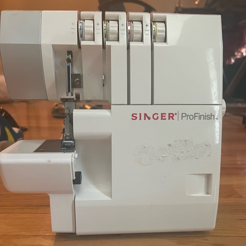 Singer pro finish serger missing two items